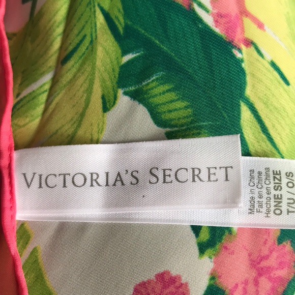 Super Large Victoria’s Secret Scarf And Wrap 🌸🌸 - Picture 7 of 8